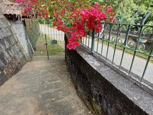 Casa com 290m² 3 quartos e 3 banheiros, à venda, no bairro Cascatinha em Nova Friburgo