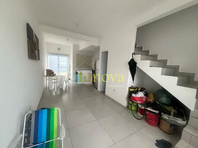 Casa com 60m² 2 quartos e 1 banheiro, à venda, no bairro Praia das Palmeiras em Caraguatatuba