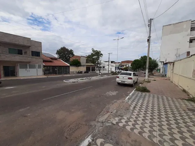 Casa para alugar, no bairro Centro em Paulo Afonso