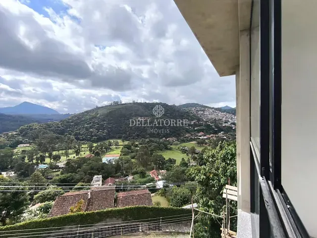 Casa com 219m² 4 quartos e 4 banheiros, à venda, no bairro Golfe em Teresópolis