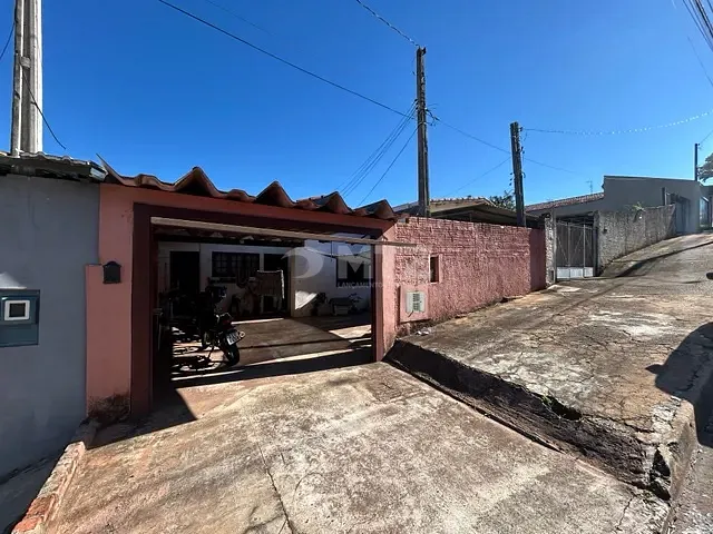 Casa com 250m² 4 quartos e 2 banheiros, à venda, no bairro Jardim Cristina em Botucatu