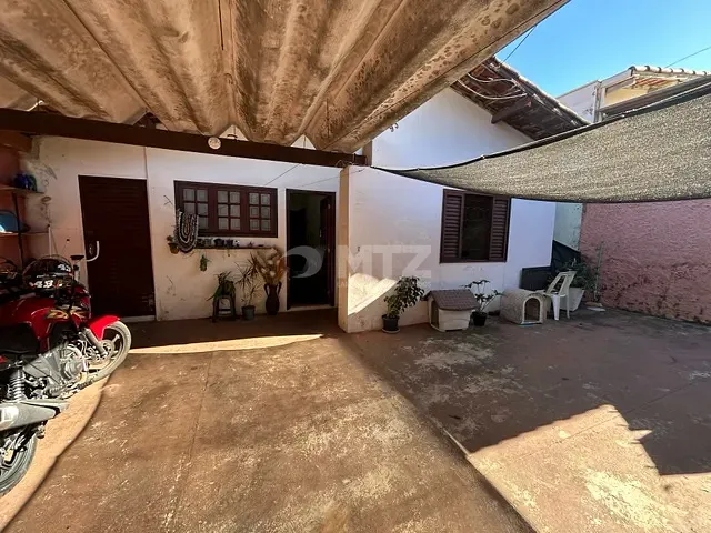 Casa com 250m² 4 quartos e 2 banheiros, à venda, no bairro Jardim Cristina em Botucatu