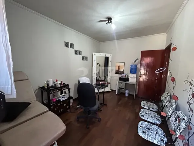 Casa com 250m² 4 quartos e 2 banheiros, à venda, no bairro Jardim Cristina em Botucatu