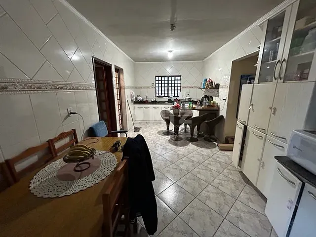 Casa com 250m² 4 quartos e 2 banheiros, à venda, no bairro Jardim Cristina em Botucatu