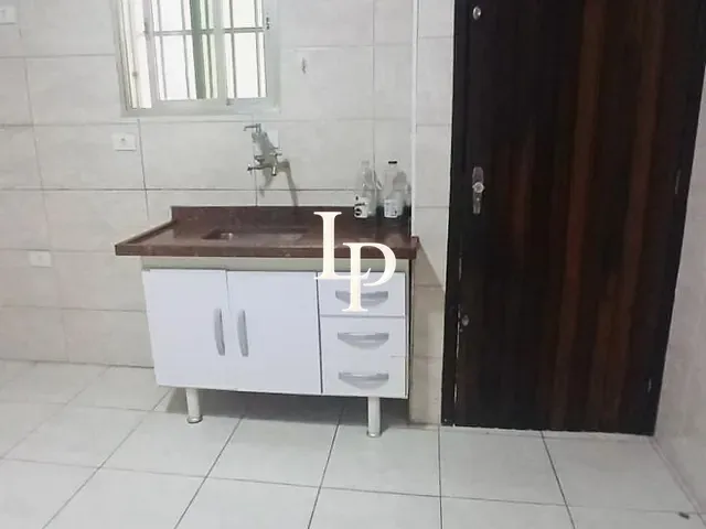 Casa com 55m² 2 quartos e 1 banheiro, para alugar, no bairro Vila Palmares em Santo André