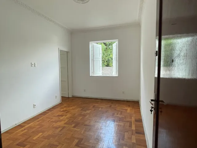 Casa 2 quartos e 1 banheiro, para alugar, no bairro Praça Seca em Rio de Janeiro