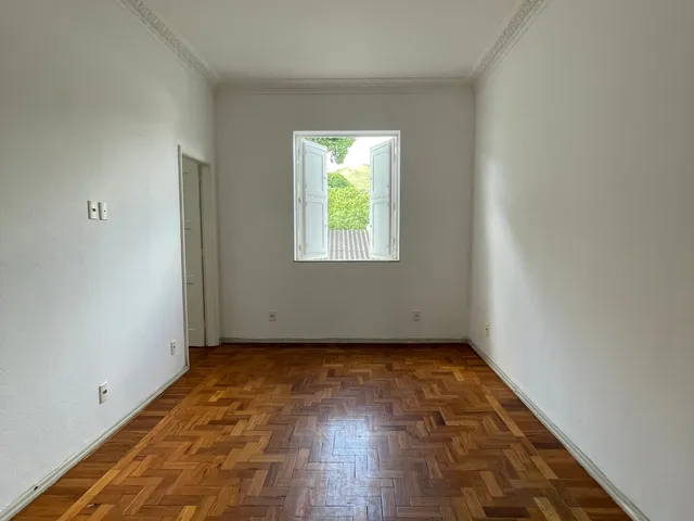 Casa 2 quartos e 1 banheiro, para alugar, no bairro Praça Seca em Rio de Janeiro