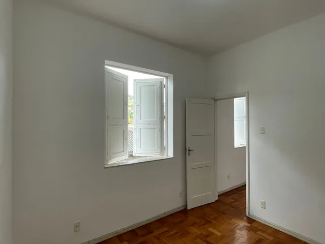 Casa 2 quartos e 1 banheiro, para alugar, no bairro Praça Seca em Rio de Janeiro