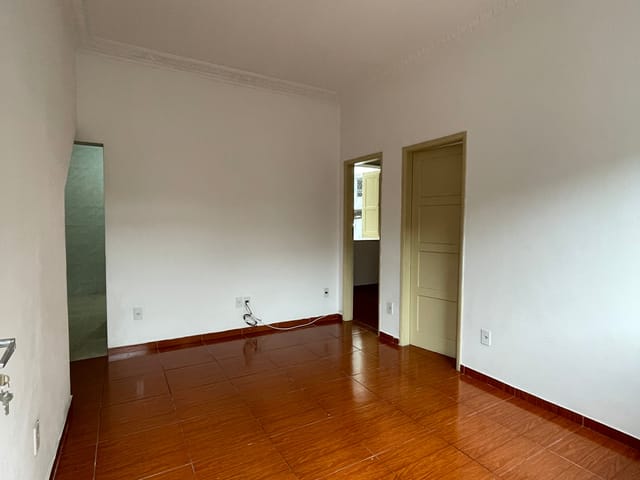 Casa 2 quartos e 1 banheiro, para alugar, no bairro Praça Seca em Rio de Janeiro