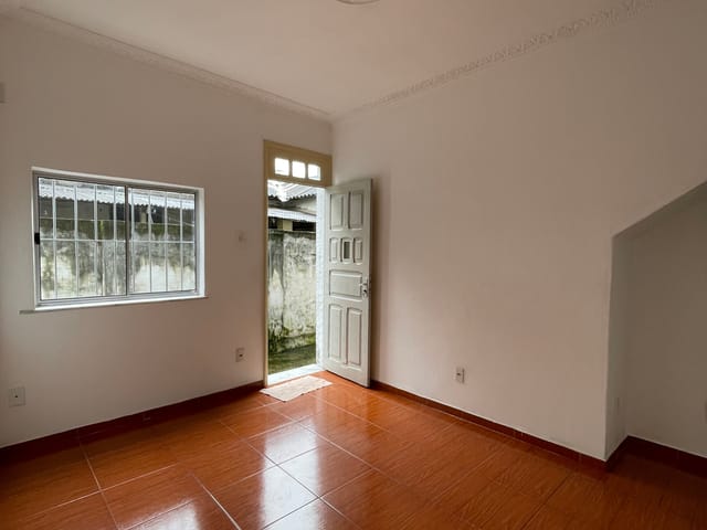 Casa 2 quartos e 1 banheiro, para alugar, no bairro Praça Seca em Rio de Janeiro