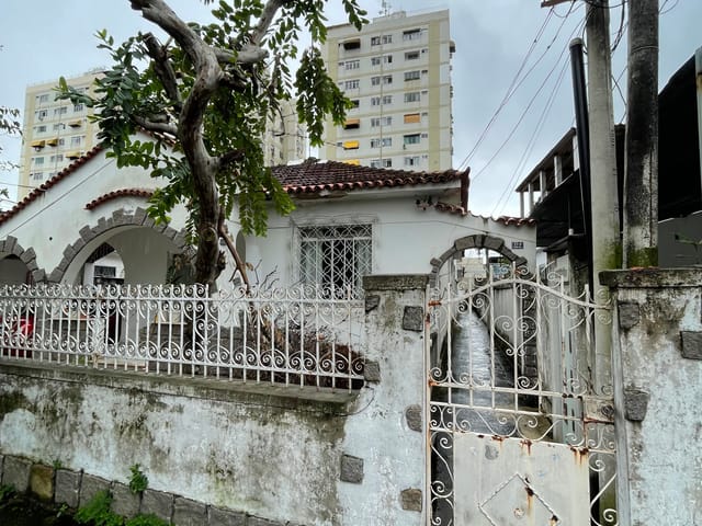 Casa 2 quartos e 1 banheiro, para alugar, no bairro Praça Seca em Rio de Janeiro