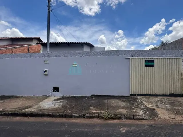Casa 3 quartos e 2 banheiros, para alugar, no bairro Vila União em Catalão