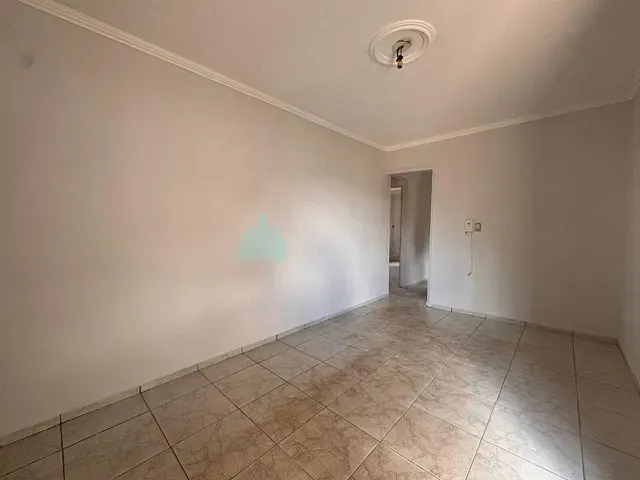 Casa 3 quartos e 2 banheiros, para alugar, no bairro Vila União em Catalão