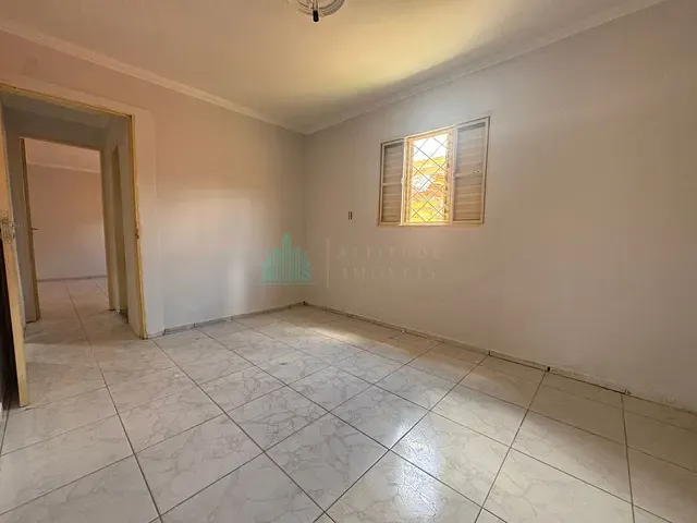 Casa 3 quartos e 2 banheiros, para alugar, no bairro Vila União em Catalão