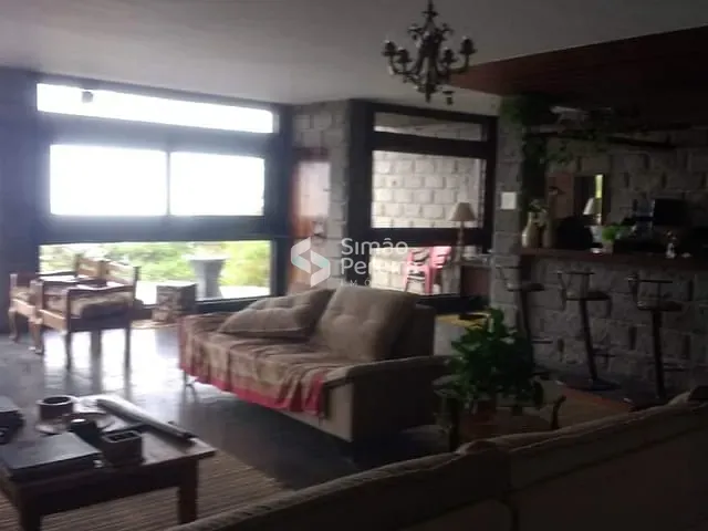 Casa com 2500m² 4 quartos e 4 banheiros, à venda, no bairro Independência em Petrópolis
