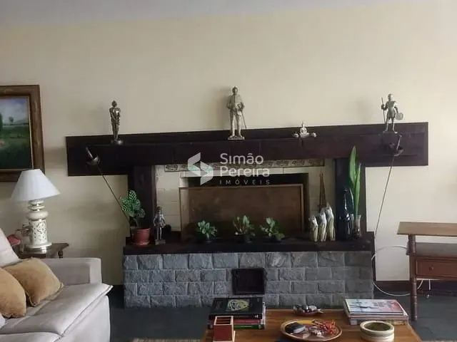 Casa com 2500m² 4 quartos e 4 banheiros, à venda, no bairro Independência em Petrópolis