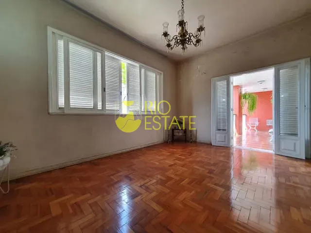 Casa com 720m² 3 quartos e 3 banheiros, à venda, no bairro Laranjal em Volta Redonda