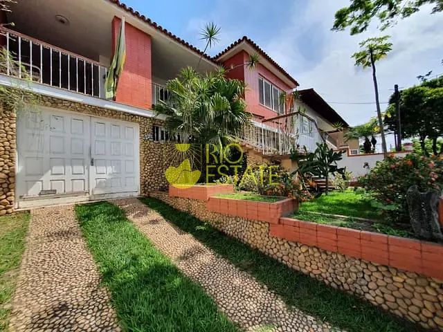 Casa com 720m² 3 quartos e 3 banheiros, à venda, no bairro Laranjal em Volta Redonda
