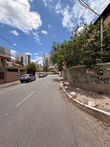 Casa com 990m², à venda ou para alugar, no bairro Pelinca em Campos dos Goytacazes