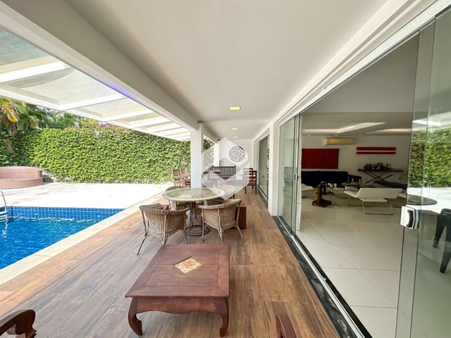 Casa com 700m² 4 quartos e 6 banheiros, à venda, no bairro Barra da Tijuca em Rio de Janeiro