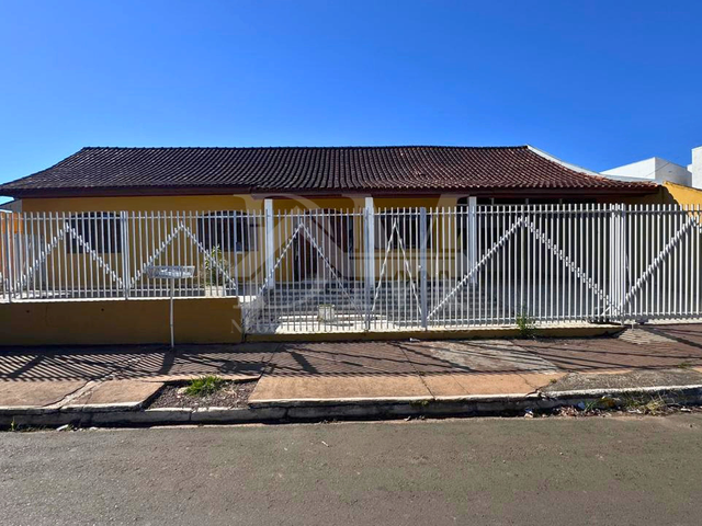 Casa 3 quartos e 2 banheiros, para alugar, no bairro Cidade Alta em Jaguariaíva
