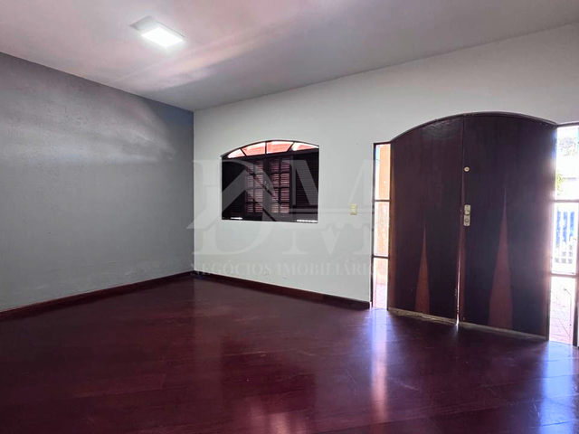 Casa 3 quartos e 2 banheiros, para alugar, no bairro Cidade Alta em Jaguariaíva