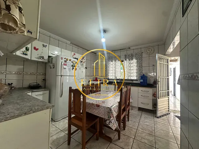 Casa com 250m² 3 quartos e 2 banheiros, à venda, no bairro Jardim Europa I em Santa Bárbara D'Oeste