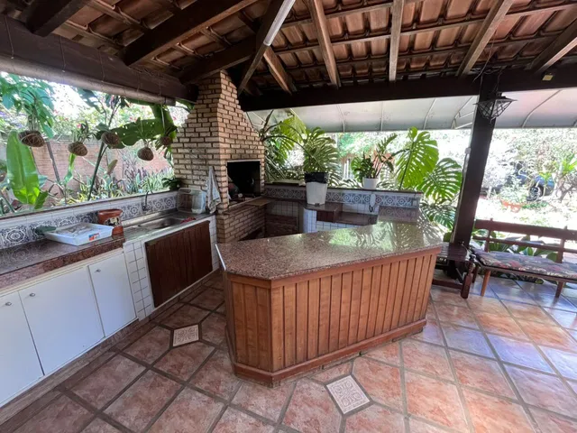 Casa com 1350m² 6 quartos e 4 banheiros, à venda, no bairro Setor Jaó em Goiânia