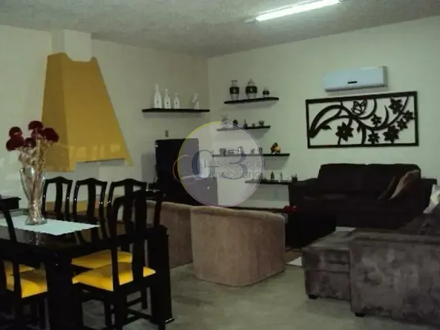 Casa 3 quartos e 5 banheiros, à venda, no bairro Centro em Pelotas