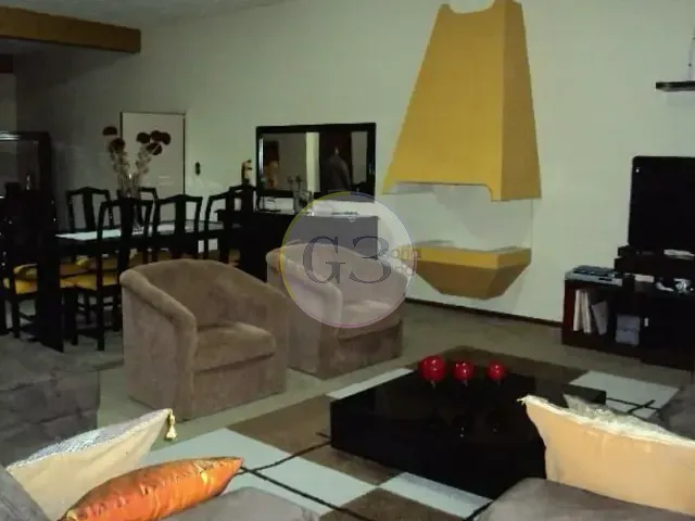 Casa 3 quartos e 5 banheiros, à venda, no bairro Centro em Pelotas