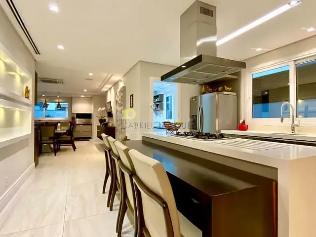 Casa com 450m² 4 quartos e 4 banheiros, à venda, no bairro Pedra Branca em Palhoça