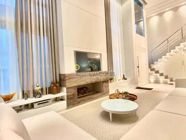 Casa com 450m² 4 quartos e 4 banheiros, à venda, no bairro Pedra Branca em Palhoça