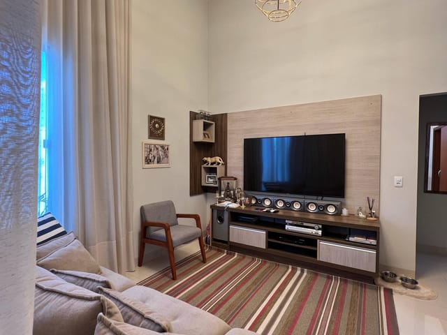 Casa com 600m² 3 quartos e 2 banheiros, à venda, no bairro RESIDENCIAL DOS FLAMBOYANTS em Nova Mutum