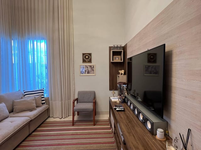 Casa com 600m² 3 quartos e 2 banheiros, à venda, no bairro RESIDENCIAL DOS FLAMBOYANTS em Nova Mutum
