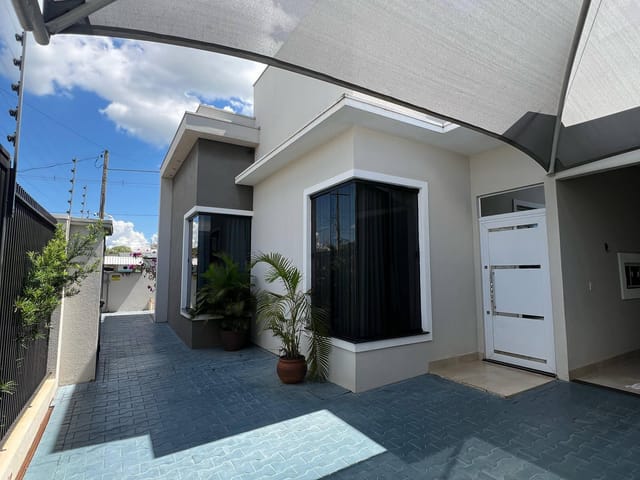 Casa com 600m² 3 quartos e 2 banheiros, à venda, no bairro RESIDENCIAL DOS FLAMBOYANTS em Nova Mutum