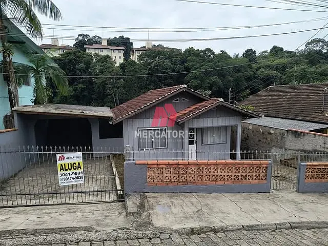 Casa 2 quartos e 1 banheiro, para alugar, no bairro Água Verde em Blumenau