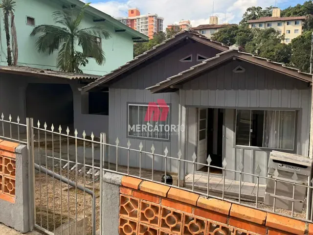 Casa 2 quartos e 1 banheiro, para alugar, no bairro Água Verde em Blumenau
