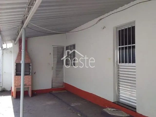 Casa com 55m² 1 quarto e 1 banheiro, para alugar, no bairro Vila Pires em Santa Bárbara D'Oeste