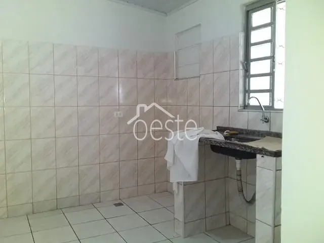 Casa com 55m² 1 quarto e 1 banheiro, para alugar, no bairro Vila Pires em Santa Bárbara D'Oeste
