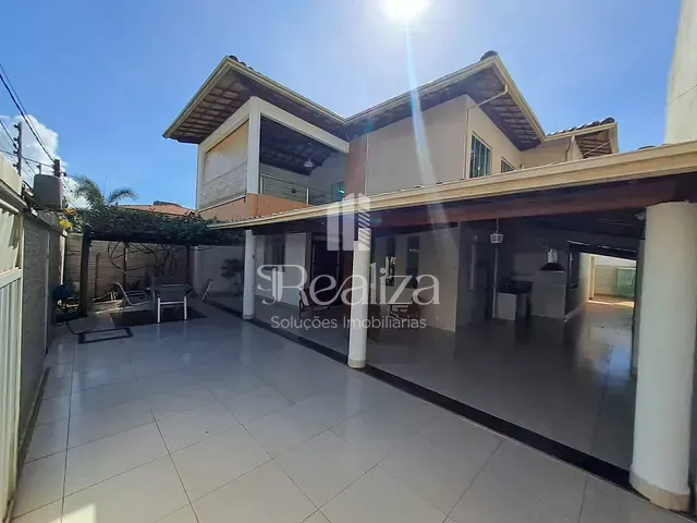 Casa 5 quartos e 6 banheiros, à venda, no bairro São Francisco em Ilhéus