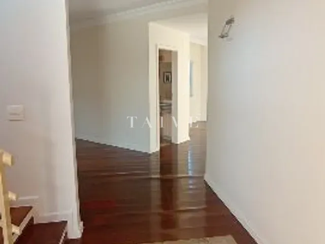 Casa com 600m² 4 quartos e 4 banheiros, à venda, no bairro Tucano em Londrina