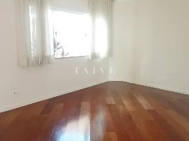 Casa com 600m² 4 quartos e 4 banheiros, à venda, no bairro Tucano em Londrina