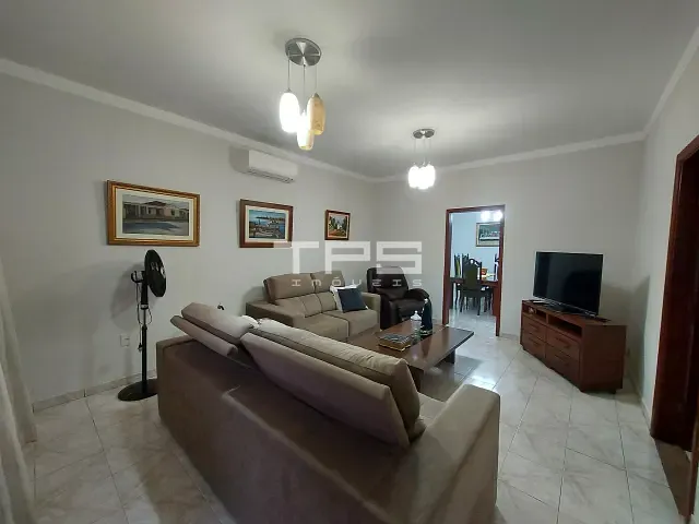 Casa 3 quartos e 2 banheiros, à venda, no bairro Santa Rita em Guaratinguetá