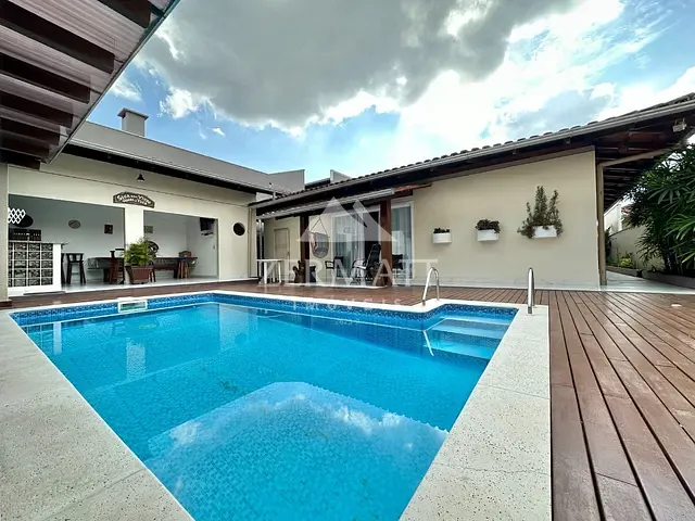 Casa com 450m² 3 quartos e 3 banheiros, à venda, no bairro Salto do Norte em Blumenau