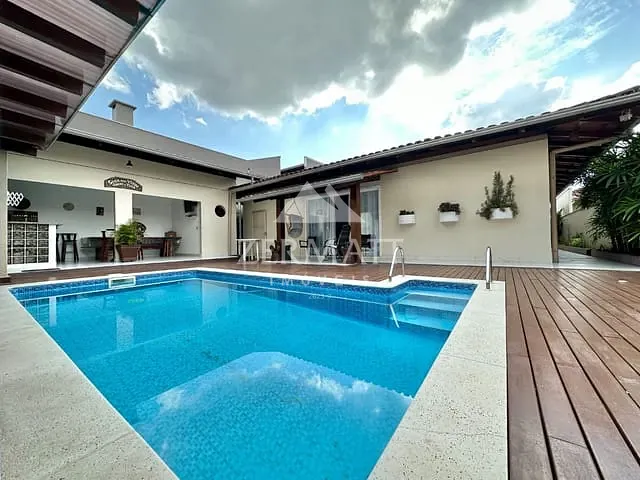 Casa com 450m² 3 quartos e 3 banheiros, à venda, no bairro Salto do Norte em Blumenau