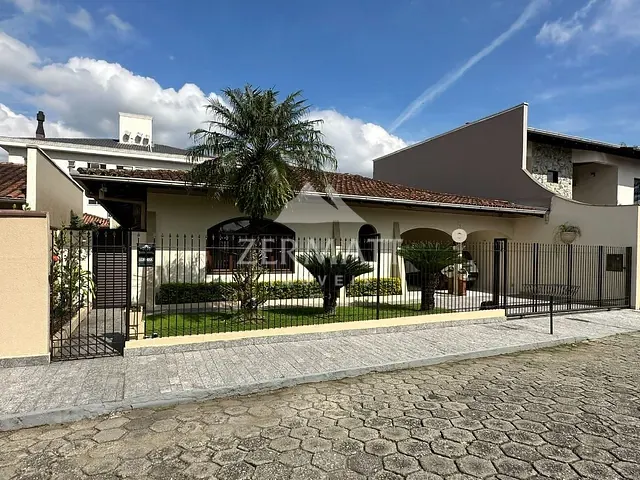 Casa com 450m² 3 quartos e 3 banheiros, à venda, no bairro Salto do Norte em Blumenau