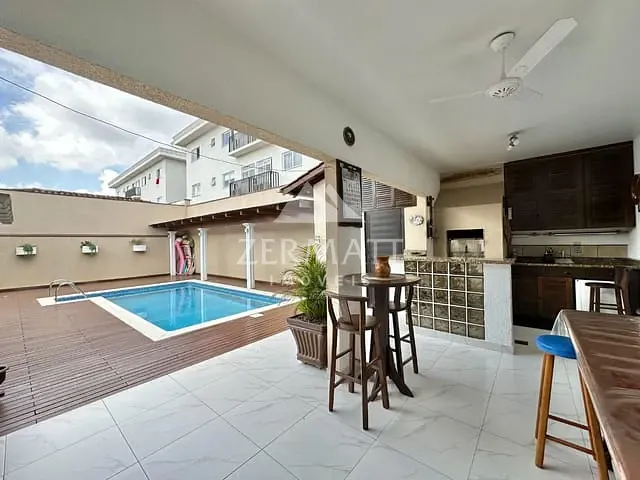 Casa com 450m² 3 quartos e 3 banheiros, à venda, no bairro Salto do Norte em Blumenau