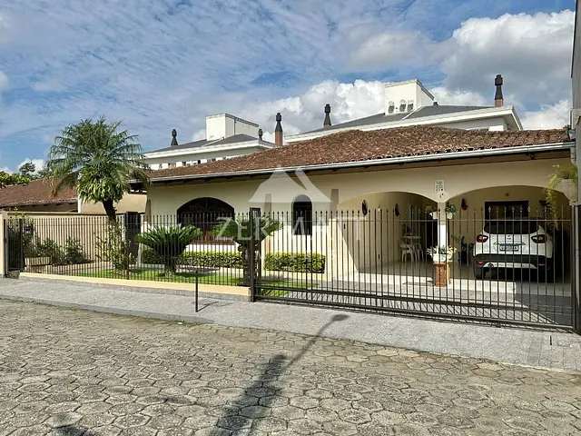 Casa com 450m² 3 quartos e 3 banheiros, à venda, no bairro Salto do Norte em Blumenau