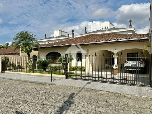 Casa com 450m² 3 quartos e 3 banheiros, à venda, no bairro Salto do Norte em Blumenau
