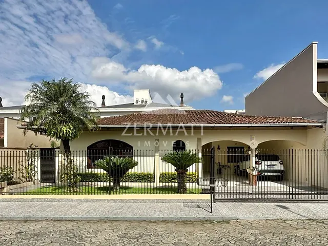 Casa com 450m² 3 quartos e 3 banheiros, à venda, no bairro Salto do Norte em Blumenau